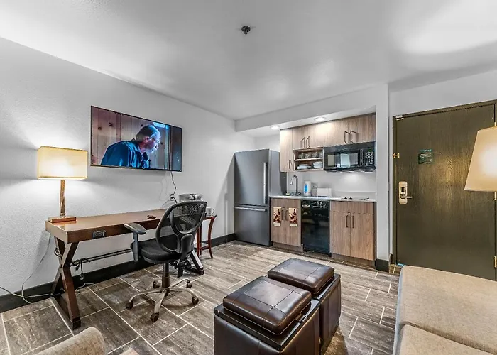 Metro Extended - 2 Kings Apartment